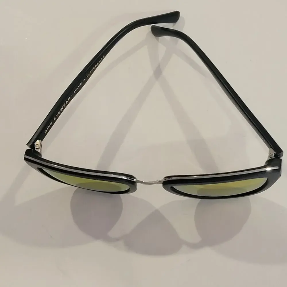 Diff Eyewear Cateye Rose Pink Polarized Mirrored Sunglasses MB-PK07P.